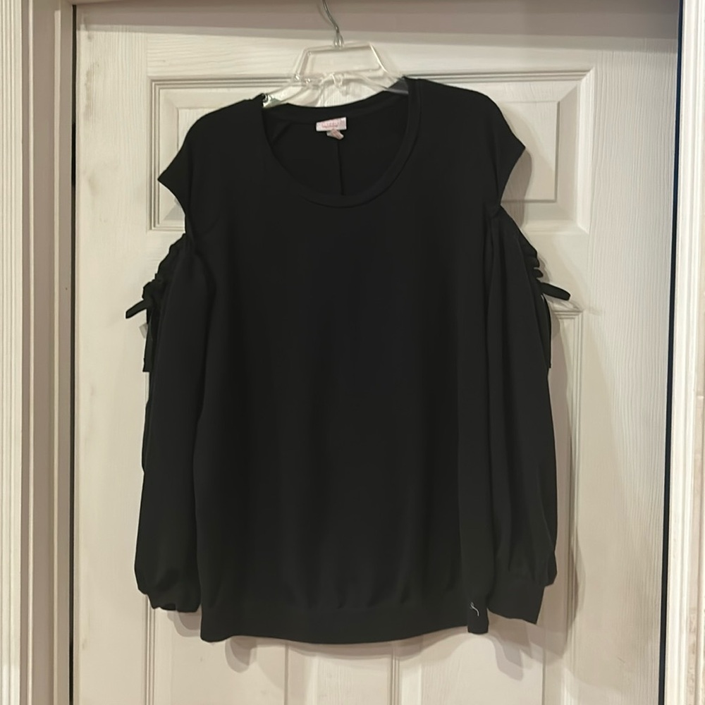 Isabel Maternity black sweatshirt with split sleeves